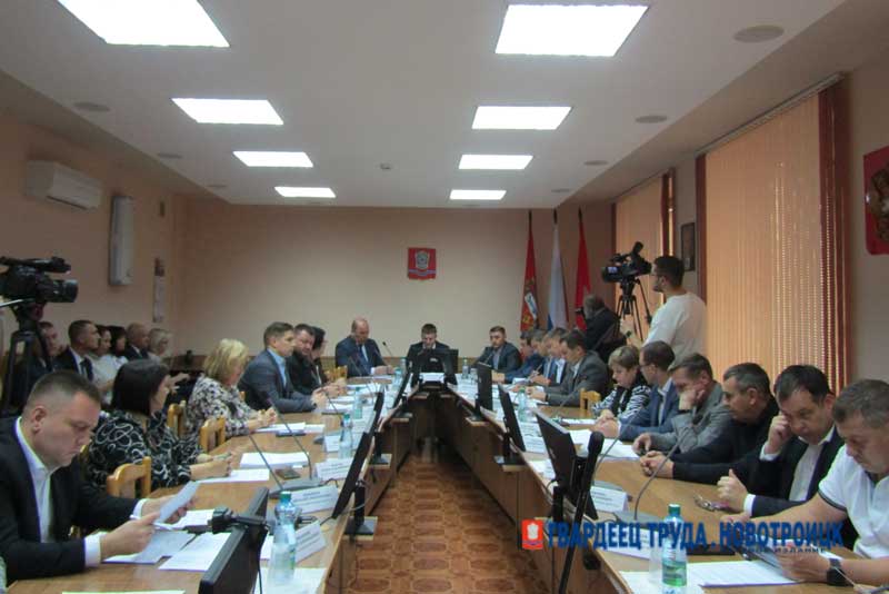 В Новотроицке народные избранники оценили готовность города к зиме