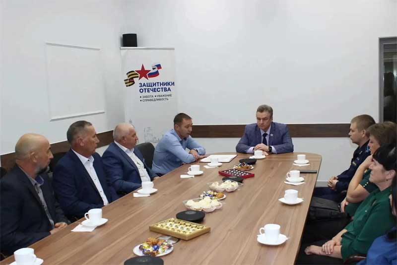 Оренбуржцам вручены медали «Отец солдата»