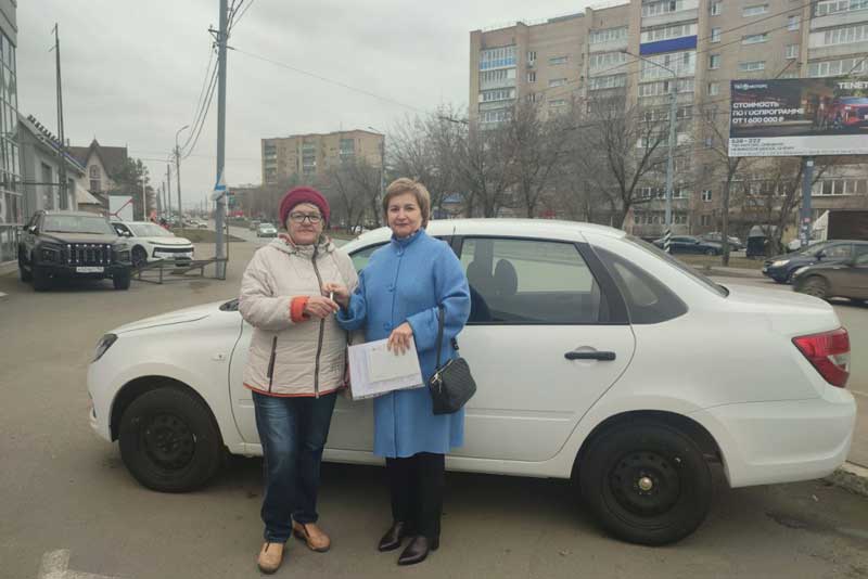 Девять жителей Оренбуржья, пострадавших на производстве, получили новые автомобили