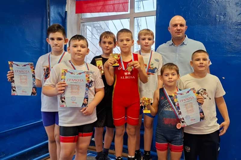 В Новотроицке воспитанники спортивной школы «Спартака» свои  победы на турнире посвятили  мамам