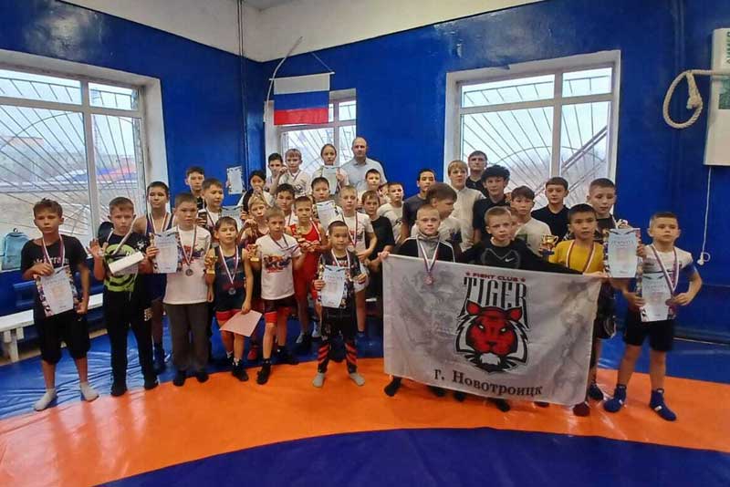 В Новотроицке воспитанники спортивной школы «Спартака» свои  победы на турнире посвятили  мамам