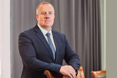 Управляющий директор АО «Уральская Сталь» Сергей Журавлев в канун Дня матери обратился к новотройчанкам