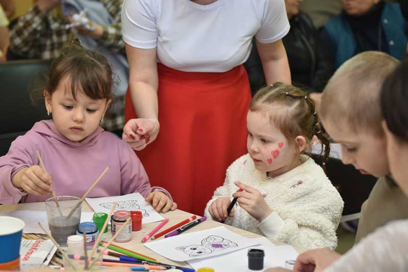 На вечере в Библиотеке семейного чтения Новотроицка сумели заинтересовать всех гостей