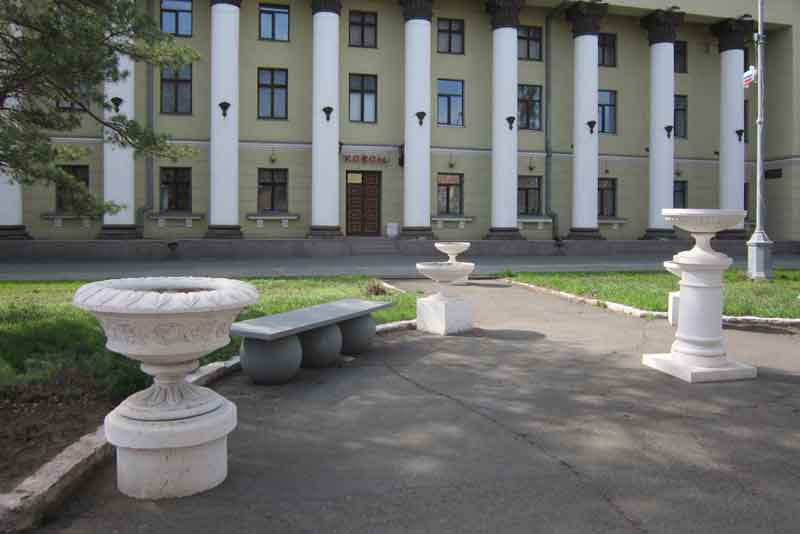 Вазоны, качество которых не устроило, демонтировали 