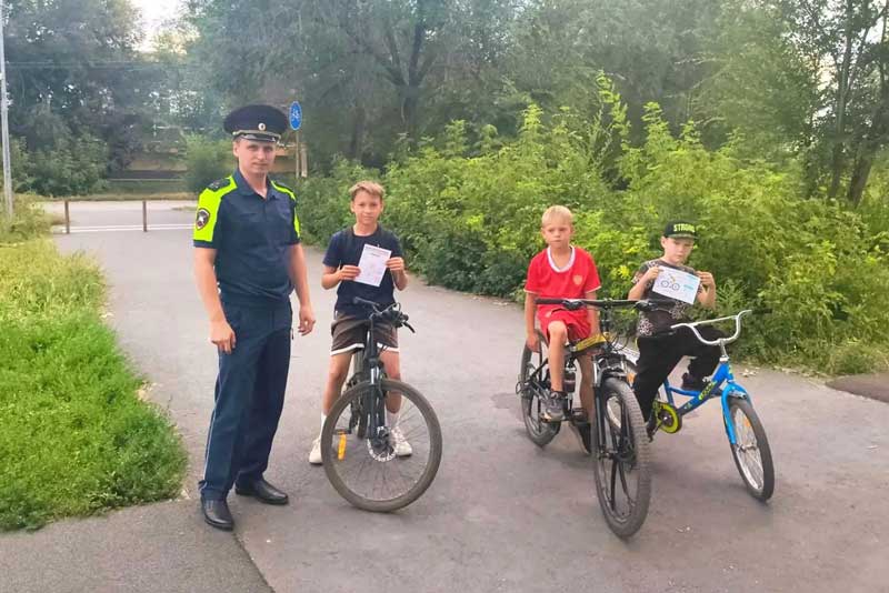 В разгар лета сотрудники Госавтоинспекции Новотроицка обратили внимание на безопасность движения на двухколесном транспорте
