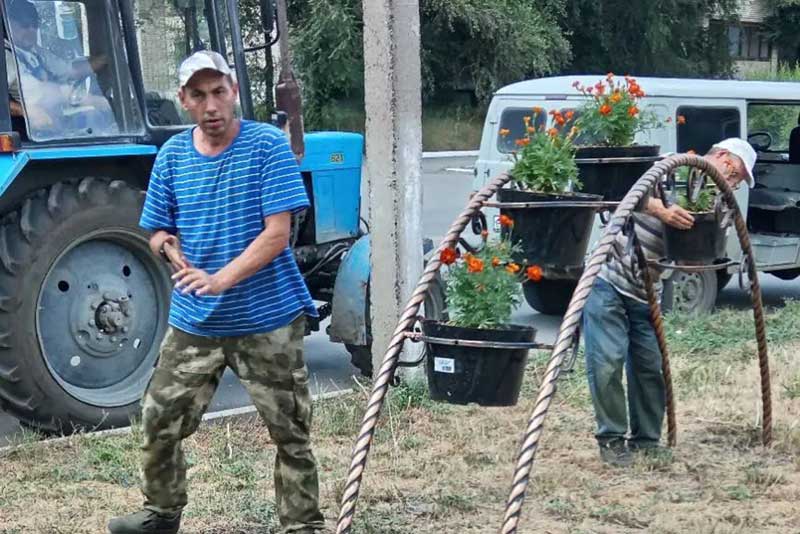 В Новотроицке провели эксперимент по выращиваю рассады для городских цветников силами муниципального предприятия  