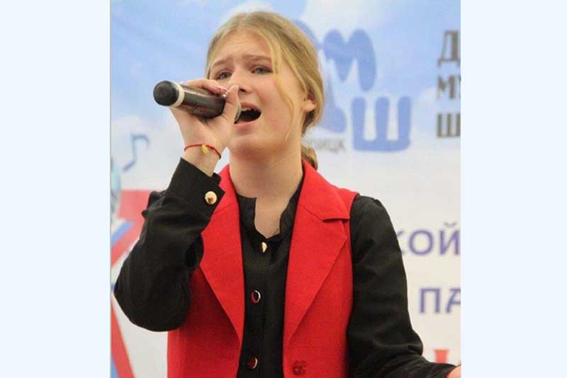 Уроженка Новотроицка Дарья Захарчева вышла в полуфинал Международного вокального конкурса