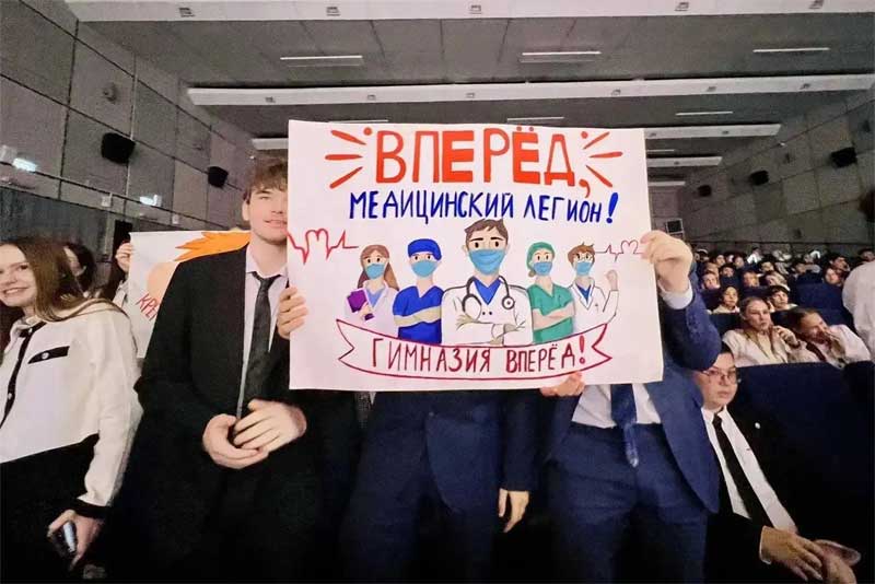В Новотроицке Карьерный фестиваль службы занятости «Живи и работай в Оренбуржье» объединил 2 тысячи участников