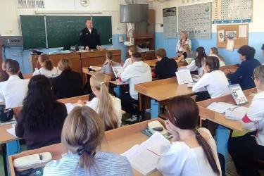 В Новотроицке школьный урок провели сотрудники Госавтоинспекции