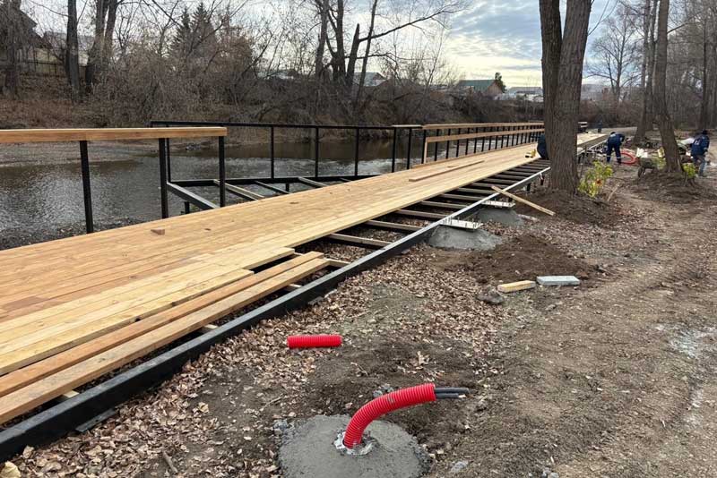 В Кувандыке продолжаются работы по благоустройству парка имени Федорова