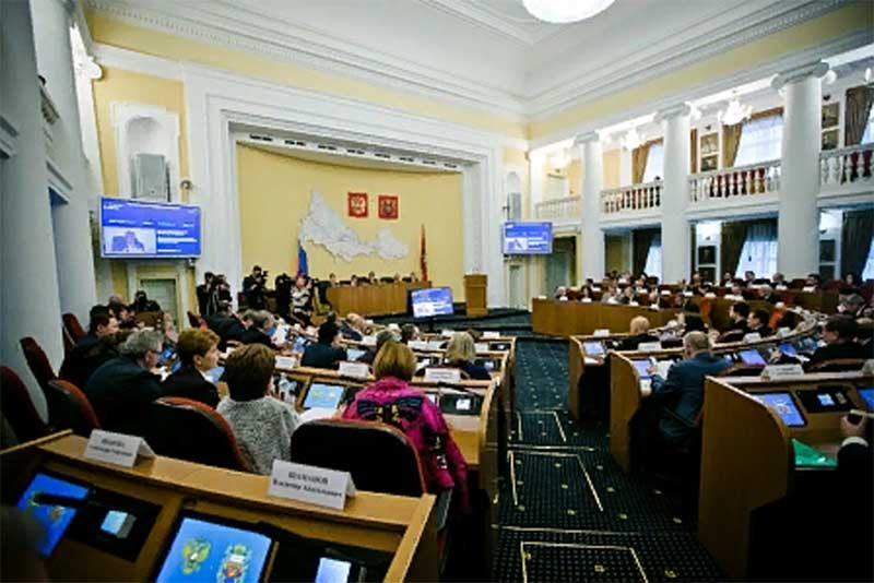 Законодательное собрание области рассмотрело в первом чтении проект бюджета на 2019 год и плановый период 2020 и 2021 годов