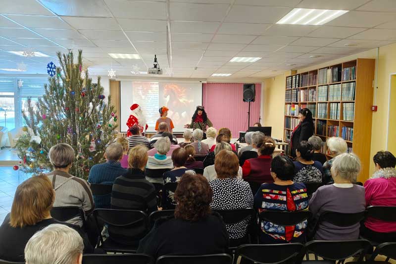 В модельной Библиотеке семейного чтения Новотроицка провели «Новогоднюю перезагрузку»