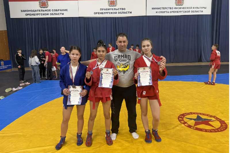 Пятеро новотроицких самбистов в феврале  станут участниками престижных окружных соревнований