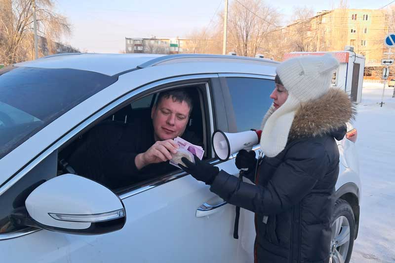 Волонтеры Новотроицка напомнили горожанам о героическом событии из истории Великой Отечественной войны (12+)