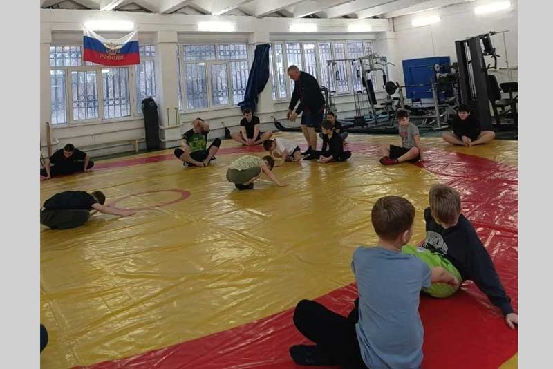 В Новотроицке детей из многодетных семей пригласили на экскурсию в спортивный Центр