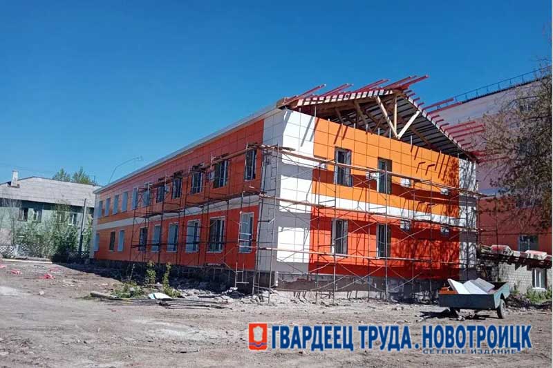 Настроиться на позитивный лад призвал побывавший в Новотроицке замминистра строительства и ЖКХ РФ Валерий Леонов