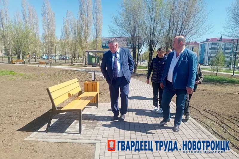 Настроиться на позитивный лад призвал побывавший в Новотроицке замминистра строительства и ЖКХ РФ Валерий Леонов