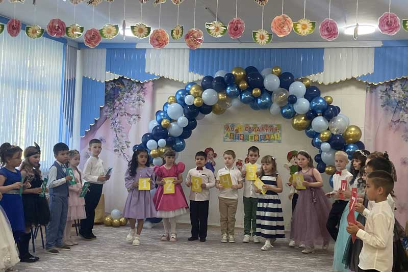 У дошколят Новотроицка проходят выпускные балы