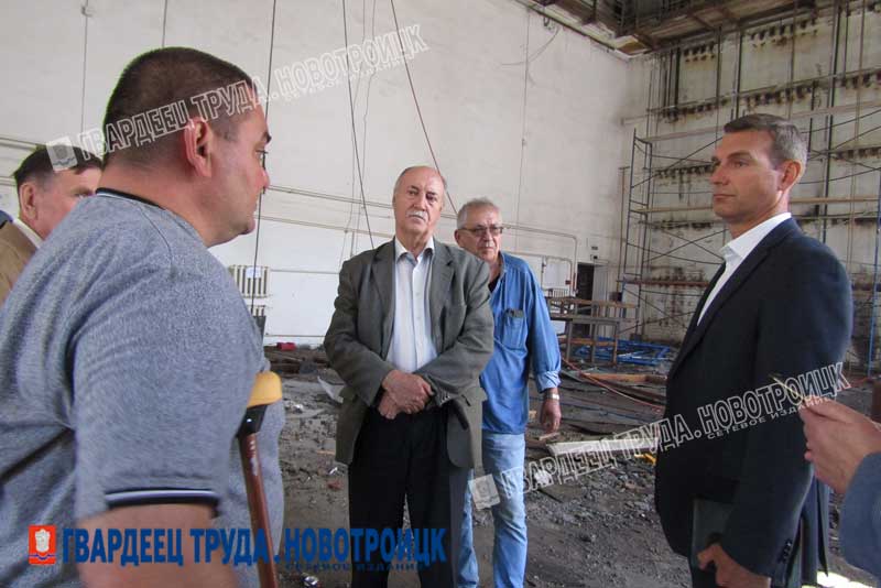 Глава Новотроицка Денис Меньшиков оценил работы по ремонту Дворца культуры металлургов