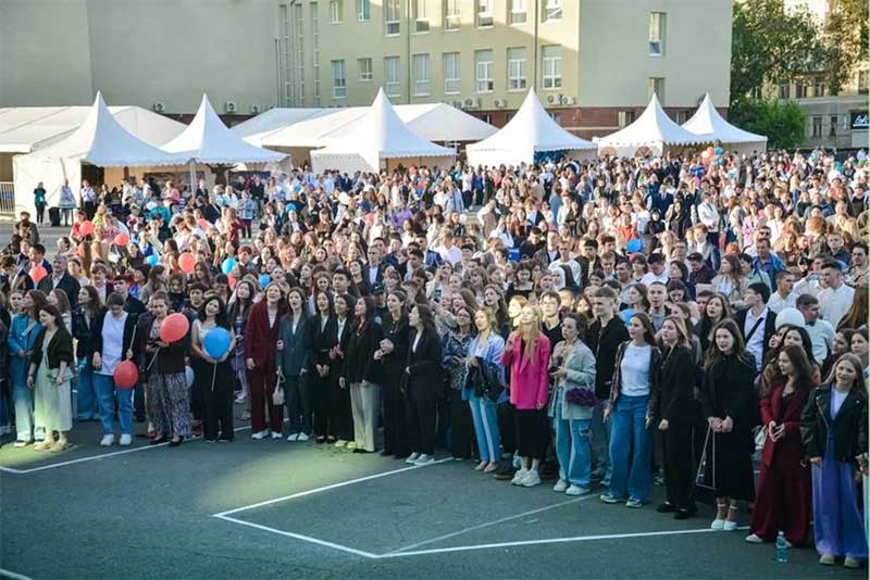 Для выпускников Оренбуржья организовали праздник «Наследники Великой Победы»