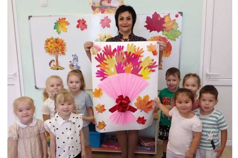  Новотроицкие  дошколята   поздравили своих воспитателей с профессиональным праздником