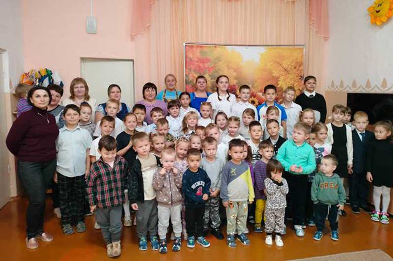  Новотроицкие  дошколята   поздравили своих воспитателей с профессиональным праздником