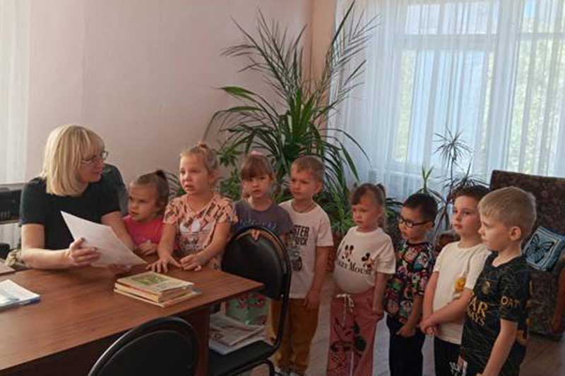  Новотроицкие  дошколята   поздравили своих воспитателей с профессиональным праздником