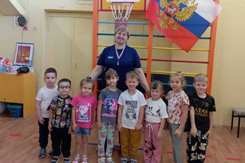  Новотроицкие  дошколята   поздравили своих воспитателей с профессиональным праздником