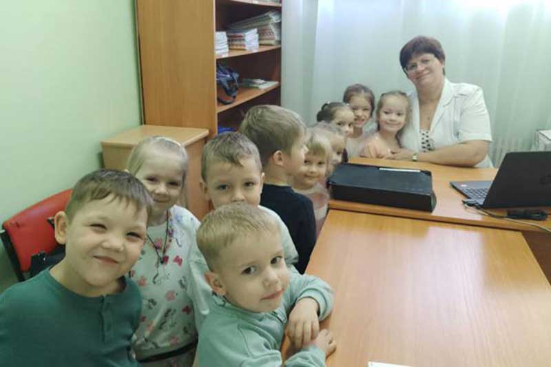  Новотроицкие  дошколята   поздравили своих воспитателей с профессиональным праздником