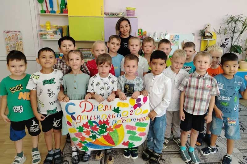  Новотроицкие  дошколята   поздравили своих воспитателей с профессиональным праздником