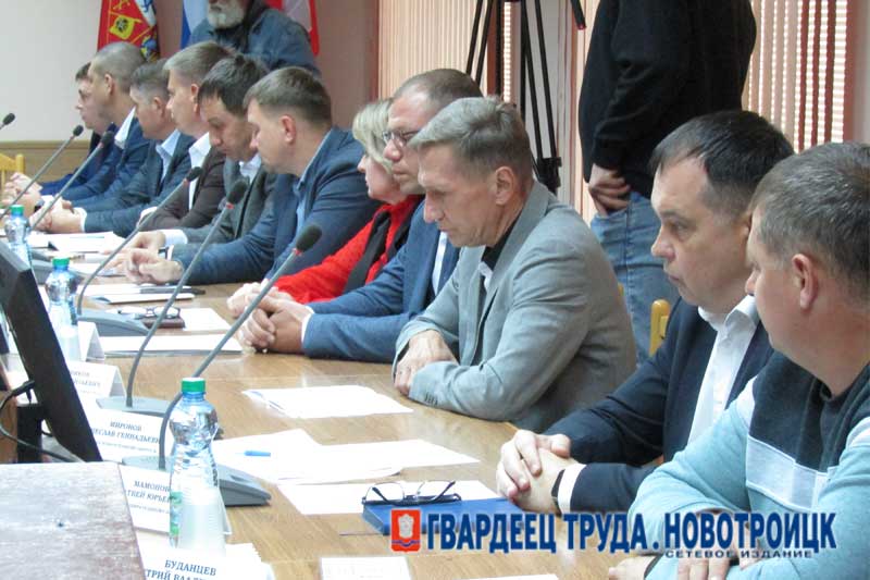 Новотроицкий городской Совет депутатов возглавил Роман Кондратенко