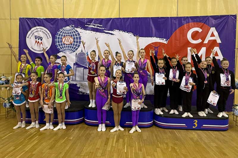 Воспитанницы новотроицкого тренера по спортивной аэробике Дарьи Ваниной готовятся к соревнованиям на Кубок Оренбуржья