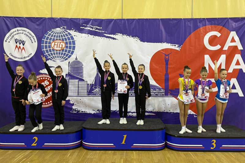 Воспитанницы новотроицкого тренера по спортивной аэробике Дарьи Ваниной готовятся к соревнованиям на Кубок Оренбуржья