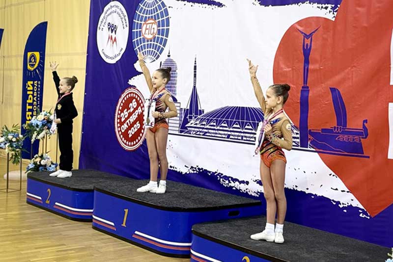 Воспитанницы новотроицкого тренера по спортивной аэробике Дарьи Ваниной готовятся к соревнованиям на Кубок Оренбуржья