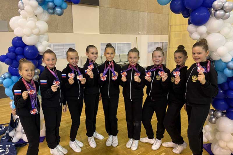 Воспитанницы новотроицкого тренера по спортивной аэробике Дарьи Ваниной готовятся к соревнованиям на Кубок Оренбуржья