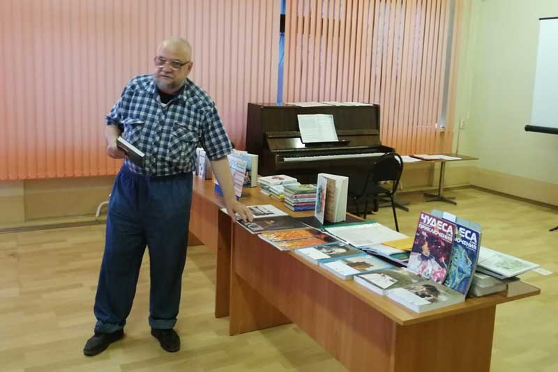 Сотрудники Центральной библиотеки Новотроицка познакомили своих читателей с новыми книжными поступлениями